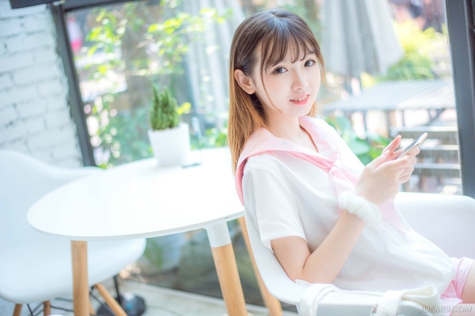 “好了，这些东西无须解释，我也没理由去吃一个死人的醋。”吕布点点头，人都是自己的了，跟了自己这么些年，难道还担心小乔因为一个死人做出什么蠢事？若真是那样，那也就没有存在的必要了。